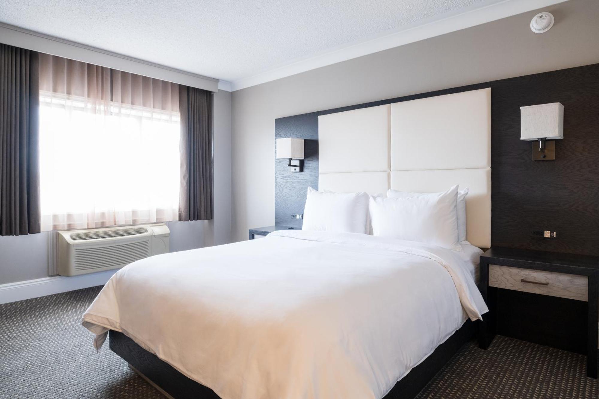 Hotel Crowne Plaza Downtown By Ihg 4*