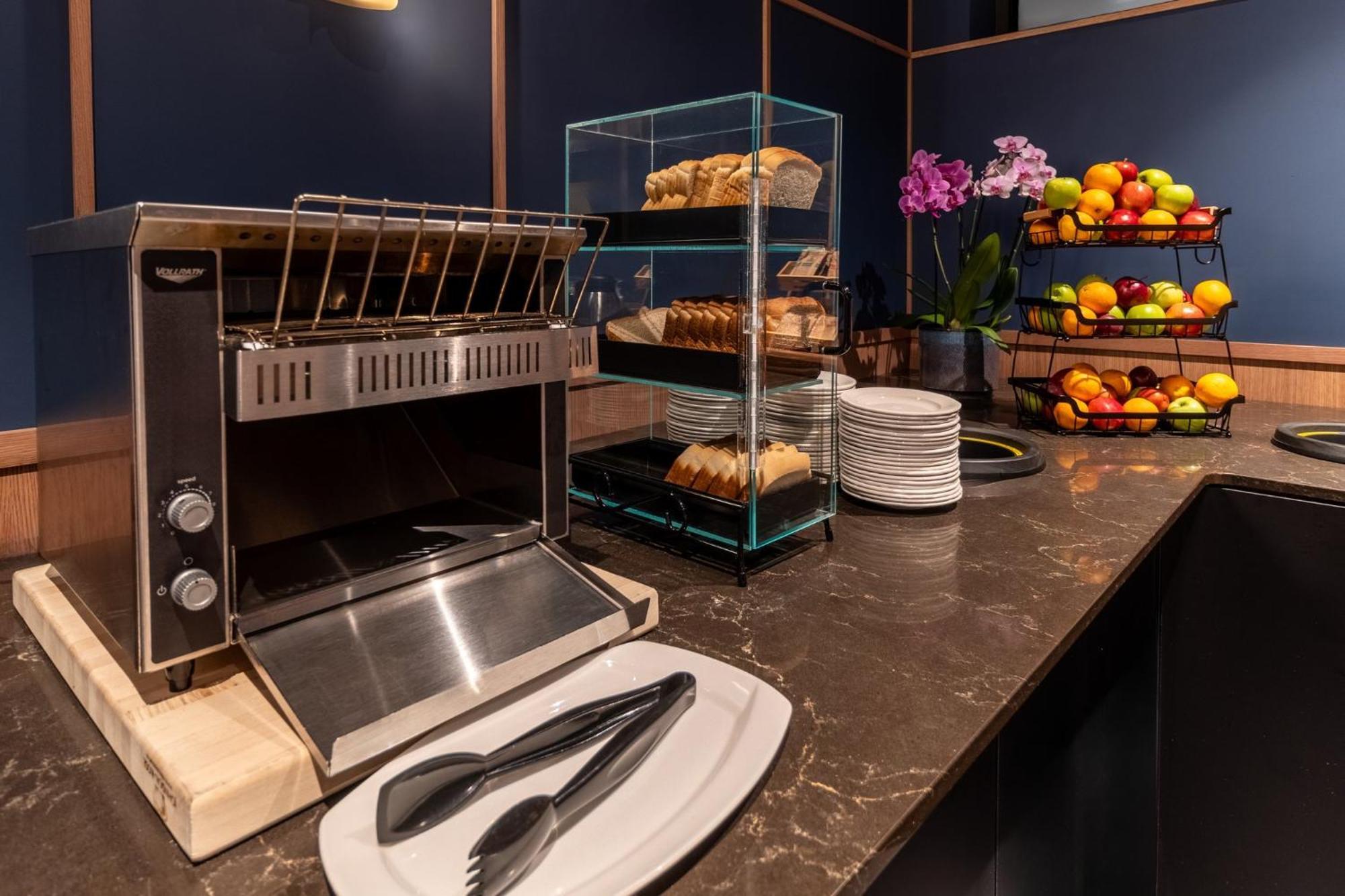 Hotel Crowne Plaza Downtown By Ihg 4*